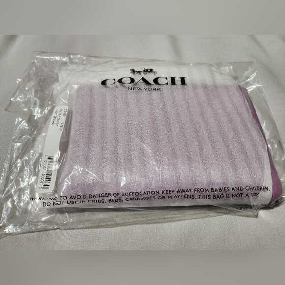 Coach wristlet - Picture 2 of 6